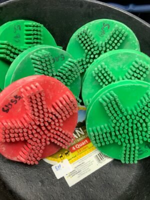Round Rubber Curry Comb (Colors Vary)